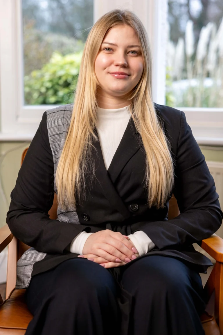 portrait photo of weronika inside nonsuch park dental clinic